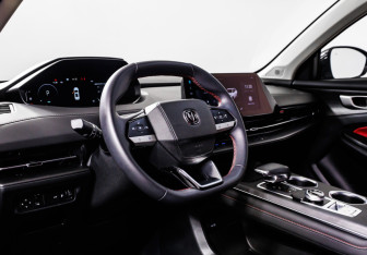 Подержанный автомобиль Changan UNI-S 2024 года (13 фото)