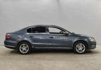 Подержанный автомобиль Volkswagen Passat Sedan 2011 года (4 фото)