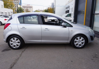 Подержанный автомобиль Opel Corsa 2011 года (4 фото)