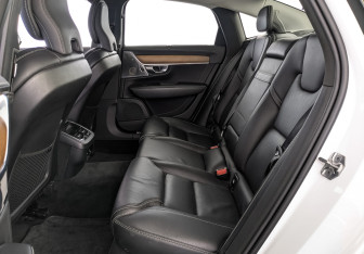 Подержанный автомобиль Volvo S90 2019 года (18 фото)