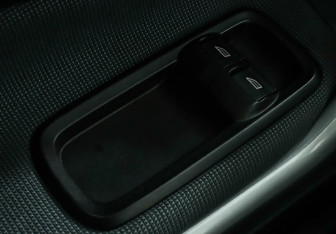 Подержанный автомобиль Ford Fiesta Hatchback 2012 года (14 фото)