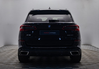 Подержанный автомобиль BMW X5 2020 года (4 фото)