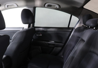 Подержанный автомобиль Mazda 3 Sedan 2005 года (7 фото)