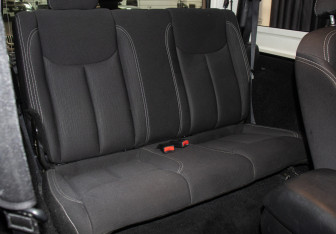 Подержанный автомобиль Jeep Wrangler 2012 года (11 фото)