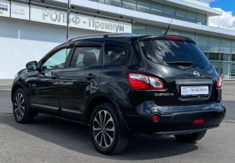 Подержанный автомобиль Nissan Qashqai+2 2012 года (7 фото)