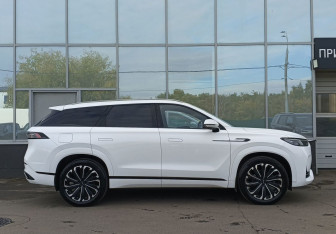 Подержанный автомобиль Jaecoo J8 2024 года (4 фото)
