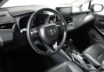 Подержанный автомобиль Toyota Corolla Sedan 2019 года (8 фото)