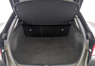 Подержанный автомобиль Kia Stinger 2023 года (10 фото)