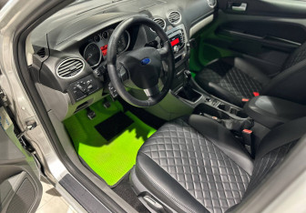 Подержанный автомобиль Ford Focus Hatchback 2009 года (7 фото)