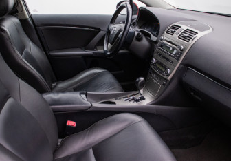 Подержанный автомобиль Toyota Avensis Sedan 2011 года (9 фото)