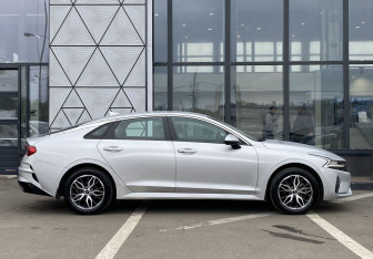 Подержанный автомобиль Kia K5 2021 года (4 фото)