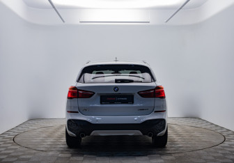 Подержанный автомобиль BMW X1 2018 года (6 фото)