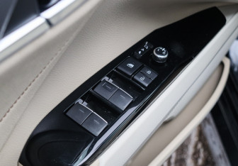 Подержанный автомобиль Toyota Camry Sedan 2022 года (17 фото)