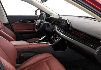 Подержанный автомобиль FAW Bestune B70 2023 года (13 фото)