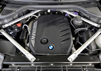 Подержанный автомобиль BMW X6 2023 года (9 фото)