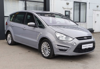 Подержанный автомобиль Ford S-MAX 2012 года (3 фото)