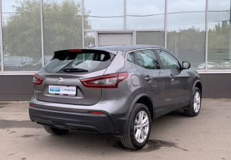 Подержанный автомобиль Nissan Qashqai 2021 года (8 фото)