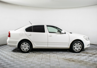 Подержанный автомобиль Skoda Octavia Liftback 2012 года (4 фото)
