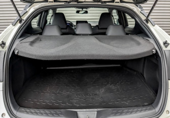 Подержанный автомобиль Toyota C-HR 2019 года (11 фото)