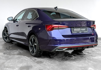 Подержанный автомобиль Skoda Octavia Liftback 2021 года (7 фото)