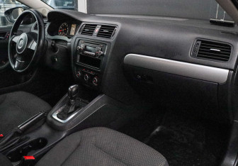 Подержанный автомобиль Volkswagen Jetta Sedan 2011 года (7 фото)