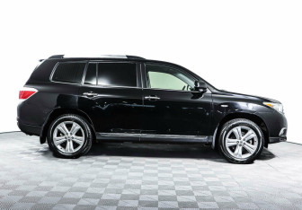 Подержанный автомобиль Toyota Highlander 2013 года (4 фото)