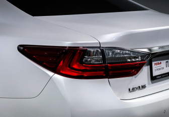 Подержанный автомобиль Lexus ES 2015 года (17 фото)