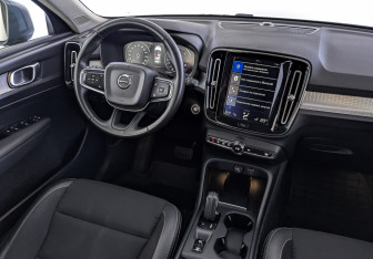 Подержанный автомобиль Volvo XC40 2018 года (28 фото)