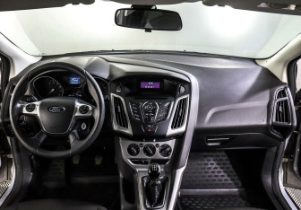 Подержанный автомобиль Ford Focus Wagon 2012 года (9 фото)