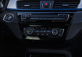 Подержанный автомобиль BMW X1 2020 года (14 фото)