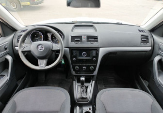 Подержанный автомобиль Skoda Yeti 2015 года (11 фото)