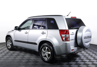 Подержанный автомобиль Suzuki Grand Vitara 2011 года (7 фото)