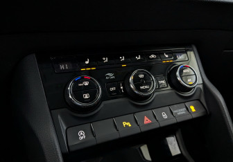 Подержанный автомобиль Skoda Karoq 2021 года (27 фото)