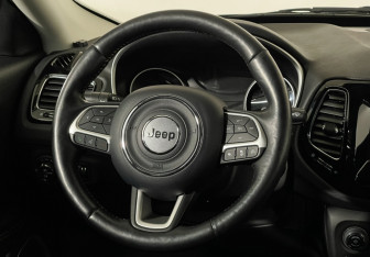 Подержанный автомобиль Jeep Compass 2020 года (14 фото)