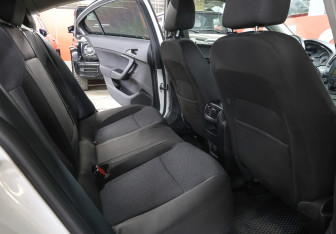 Подержанный автомобиль Opel Insignia Sedan 2014 года (12 фото)