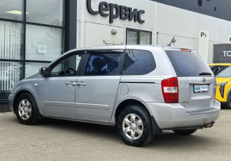 Подержанный автомобиль Kia Carnival 2009 года (7 фото)