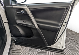 Подержанный автомобиль Toyota RAV4 2019 года (24 фото)
