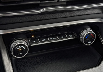 Подержанный автомобиль Geely Coolray 2023 года (21 фото)