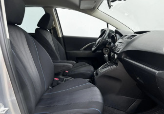 Подержанный автомобиль Mazda 5 2011 года (10 фото)