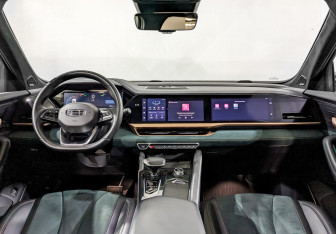 Подержанный автомобиль Geely Monjaro 2023 года (14 фото)