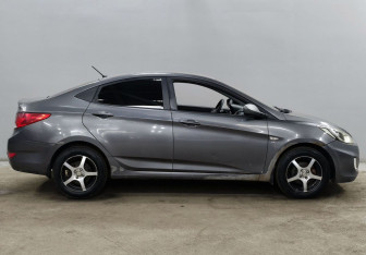 Подержанный автомобиль Hyundai Solaris Sedan 2011 года (4 фото)