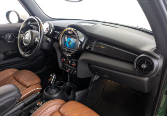 Подержанный автомобиль MINI Hatch 2019 года (21 фото)