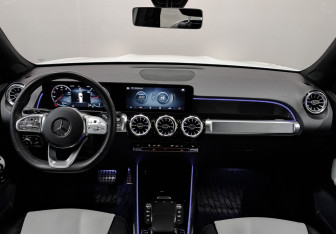 Подержанный автомобиль Mercedes-Benz GLB 2021 года (14 фото)