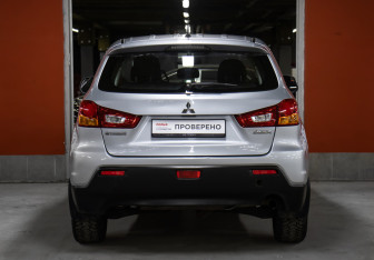 Подержанный автомобиль Mitsubishi ASX 2011 года (6 фото)