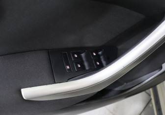 Подержанный автомобиль Opel Astra Hatchback 2011 года (11 фото)