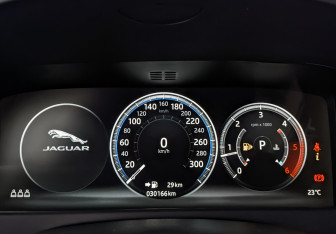 Подержанный автомобиль Jaguar XF Sedan 2019 года (16 фото)