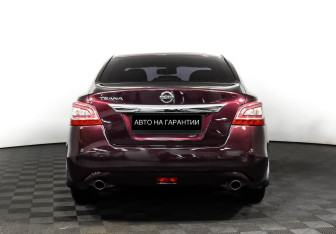 Подержанный автомобиль Nissan Teana 2015 года (6 фото)
