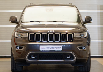 Подержанный автомобиль Jeep Grand Cherokee 2019 года (2 фото)