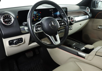 Подержанный автомобиль Mercedes-Benz GLB 2021 года (13 фото)