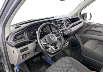 Подержанный автомобиль Volkswagen Caravelle 2020 года (16 фото)